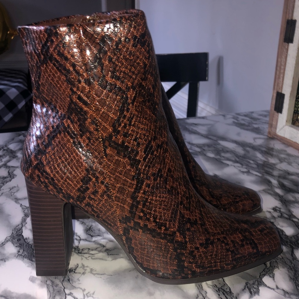 Amber Snakeskin Heeled Booties from JustFab, size 10, never been worn